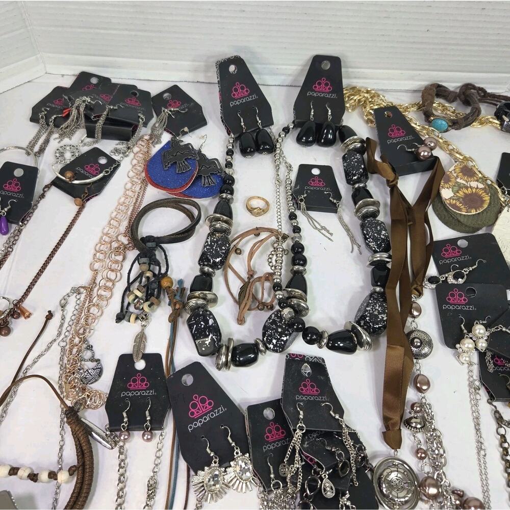 Paparazzi Lot 50+ Pc Mixed Costume Jewelry Necklaces Earrings Bracelets Rings - Picture 8 of 8